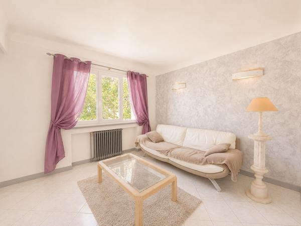 Maison
         6 pièces
        - 180 m² Bien prestige 459 000 € *