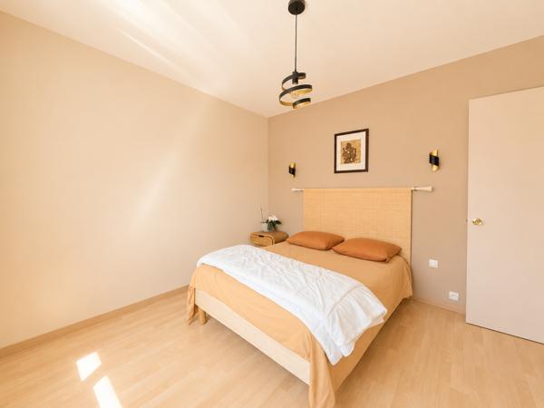 Maison
         6 pièces
        - 180 m² Bien prestige 459 000 € *