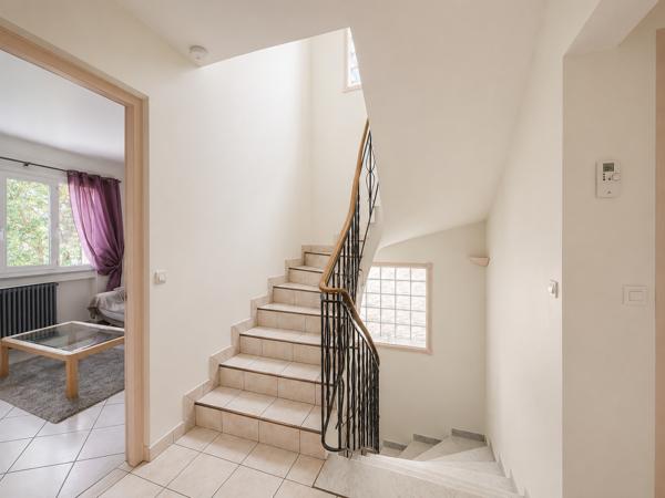 Maison
         6 pièces
        - 180 m² Bien prestige 459 000 € *
