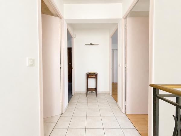 Maison
         6 pièces
        - 180 m² Bien prestige 459 000 € *