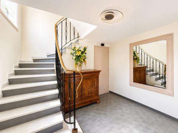 Maison
         6 pièces
        - 180 m² Bien prestige 459 000 € *