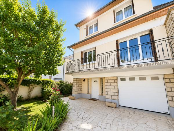 Maison
         6 pièces
        - 180 m² Bien prestige 459 000 € *