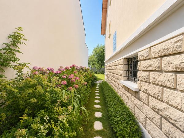 Maison
         6 pièces
        - 180 m² Bien prestige 459 000 € *