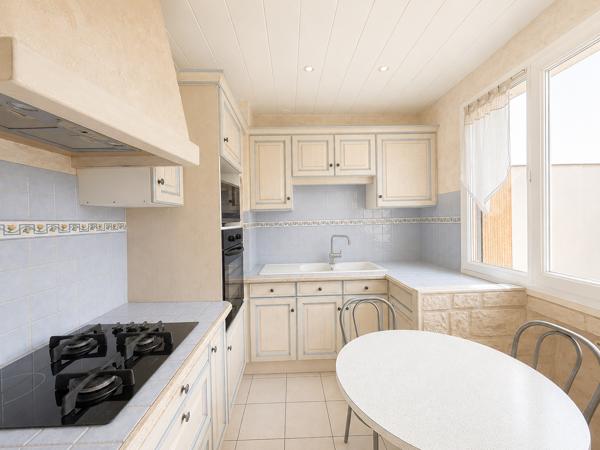 Maison
         6 pièces
        - 180 m² Bien prestige 459 000 € *