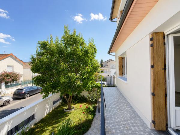 Maison
         6 pièces
        - 180 m² Bien prestige 459 000 € *
