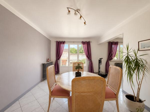 Maison
         6 pièces
        - 180 m² Bien prestige 459 000 € *