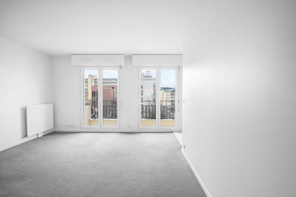 UN STUDIO LUMINEUX AVEC BALCON ET PARKING. €302 000 ** - Référence 6672-AH