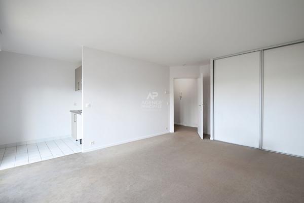 UN STUDIO LUMINEUX AVEC BALCON ET PARKING. €302 000 ** - Référence 6672-AH