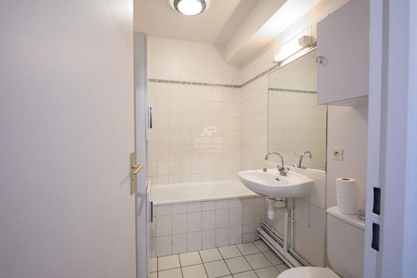 UN STUDIO LUMINEUX AVEC BALCON ET PARKING. €302 000 ** - Référence 6672-AH