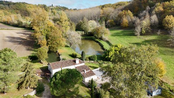 Laroque-Timbaut (47340) Magnifique moulin restauré avec un lac privé