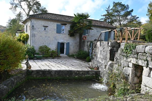 Laroque-Timbaut (47340) Magnifique moulin restauré avec un lac privé