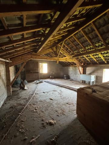Dépendance à fort potantiel de réhabilitation sur un terrain de 1275 m²