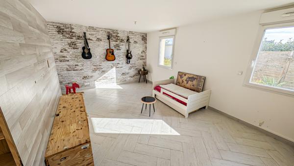 Noyen-sur-Sarthe (72430) PAVILLON 2012 - RÉNOVÉ AVEC 3/4 CHAMBRES