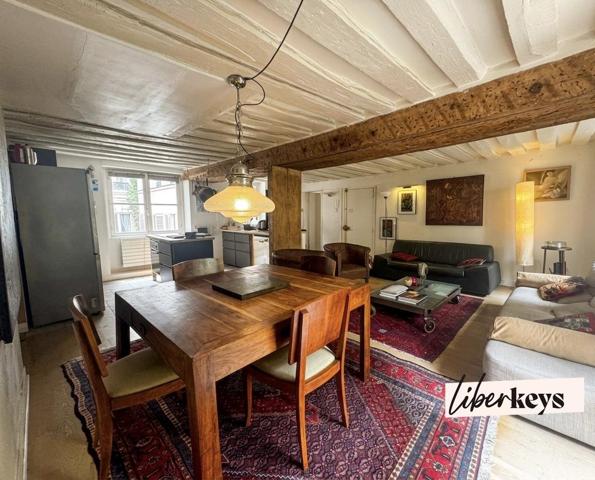 Appartement traversant avec vue sur cour classée - Paris 3e (75003)