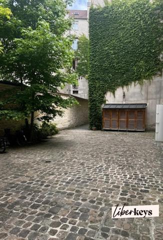Appartement traversant avec vue sur cour classée - Paris 3e (75003)