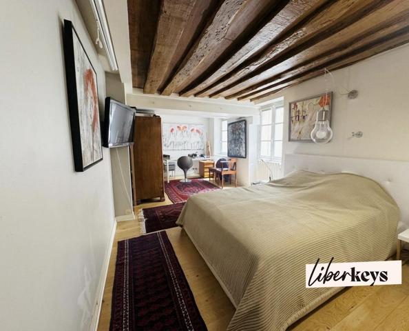 Appartement traversant avec vue sur cour classée - Paris 3e (75003)
