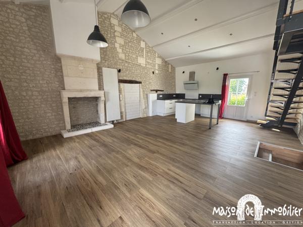 Location Maison de village rénovée - 2 chambres - 82m² - Cour et jardinet - JUILLAC LE COQ
