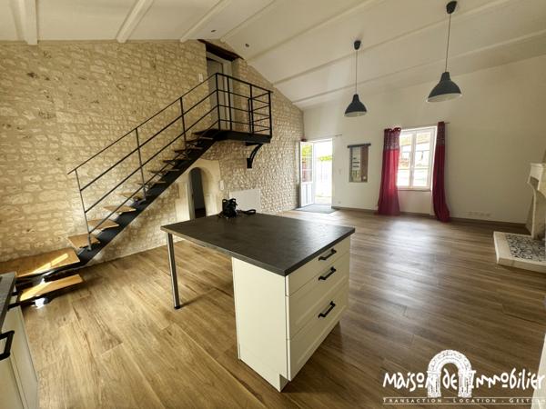 Location Maison de village rénovée - 2 chambres - 82m² - Cour et jardinet - JUILLAC LE COQ
