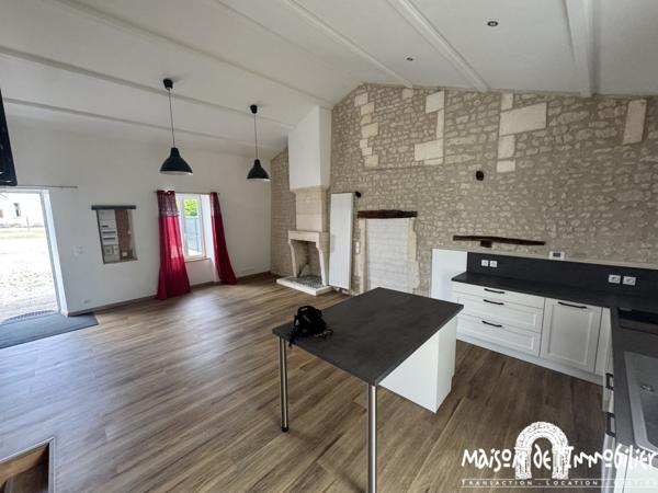 Location Maison de village rénovée - 2 chambres - 82m² - Cour et jardinet - JUILLAC LE COQ