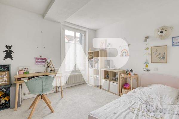 Maison Nanterre 6 pièce(s) 120 m2 €740 000 ** - Référence 15349