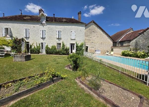 Magnifique Maison Bourgeoise du 18e et ancienne bâtisse de l'Abbaye de Molesme saura vous sédui...