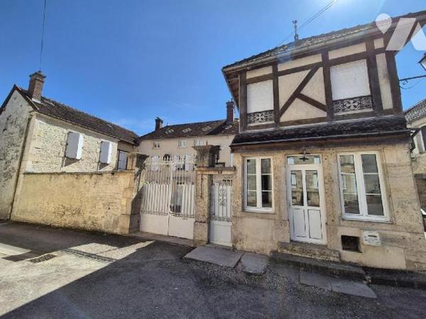 Magnifique Maison Bourgeoise du 18e et ancienne bâtisse de l'Abbaye de Molesme saura vous sédui...
