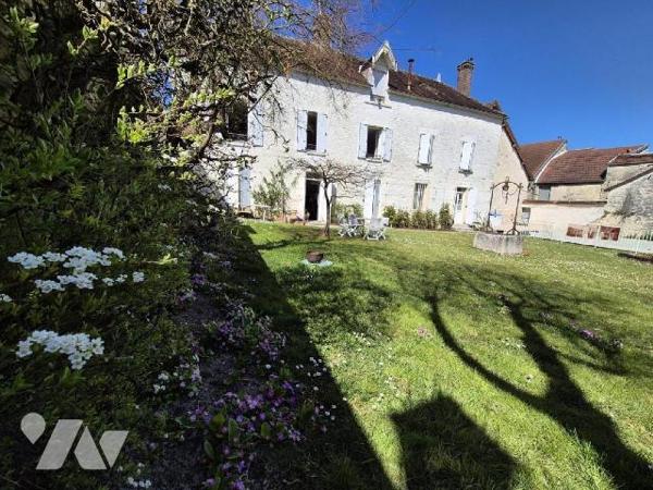 Magnifique Maison Bourgeoise du 18e et ancienne bâtisse de l'Abbaye de Molesme saura vous sédui...