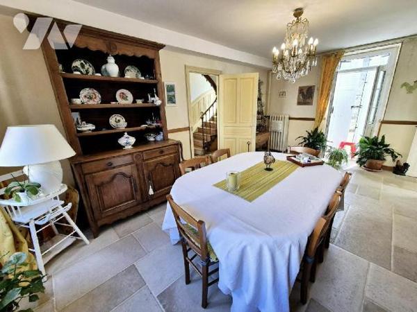 Magnifique Maison Bourgeoise du 18e et ancienne bâtisse de l'Abbaye de Molesme saura vous sédui...