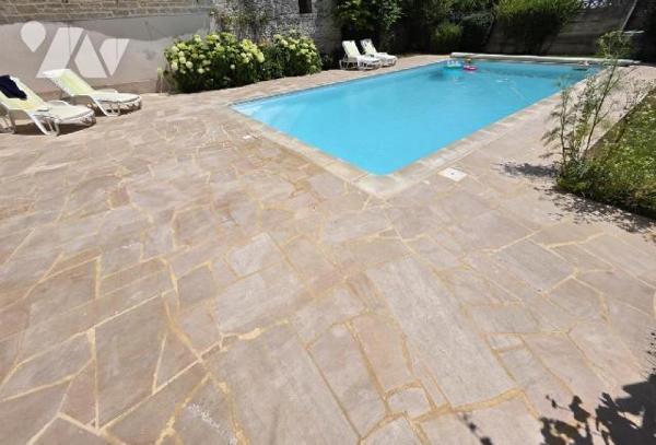 Magnifique Maison Bourgeoise du 18e et ancienne bâtisse de l'Abbaye de Molesme saura vous sédui...