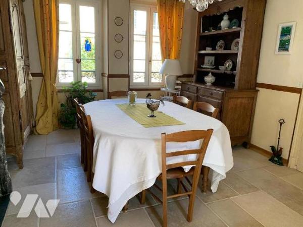 Magnifique Maison Bourgeoise du 18e et ancienne bâtisse de l'Abbaye de Molesme saura vous sédui...