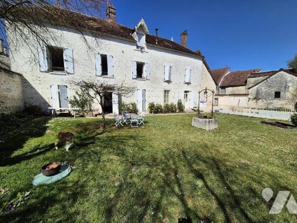 Magnifique Maison Bourgeoise du 18e et ancienne bâtisse de l'Abbaye de Molesme saura vous sédui...