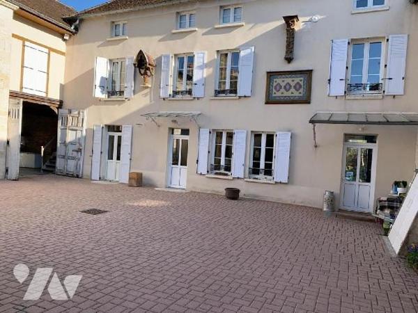 Magnifique Maison Bourgeoise du 18e et ancienne bâtisse de l'Abbaye de Molesme saura vous sédui...