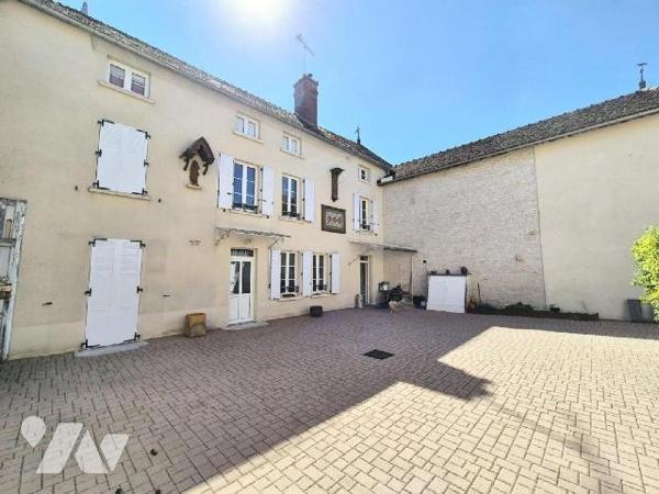 Magnifique Maison Bourgeoise du 18e et ancienne bâtisse de l'Abbaye de Molesme saura vous sédui...