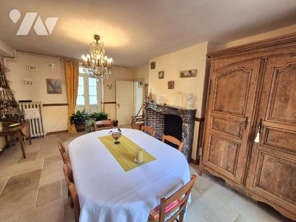 Magnifique Maison Bourgeoise du 18e et ancienne bâtisse de l'Abbaye de Molesme saura vous sédui...