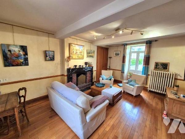 Magnifique Maison Bourgeoise du 18e et ancienne bâtisse de l'Abbaye de Molesme saura vous sédui...