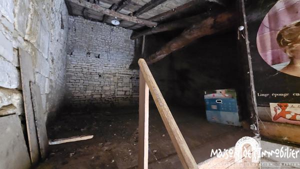 Vente Grand garage avec grenier - 50m² - JARNAC Centre-ville