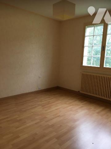 PAVLLON SUR SOUS-SOL AVEC BEAU TERRAIN