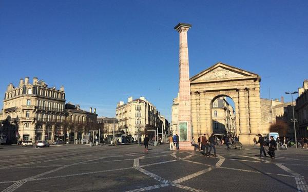 Immeuble à vendre    7 pièces •  Bordeaux