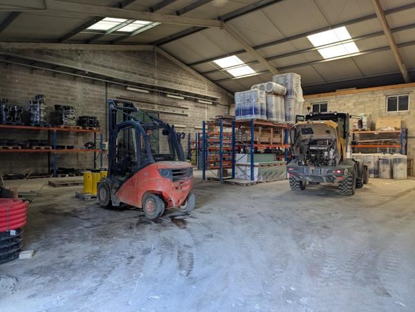 Locaux d'activités disponible PONTPOINT