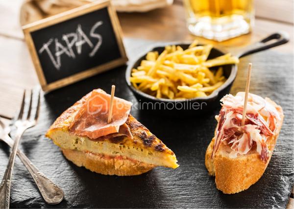 PARIS 16ᵉ – SECTEUR PARC DES PRINCES 

Et si votre prochain projet se trouvait dans l’un des quartiers les plus recherchés de l’ouest parisien ?

Marie Odile KOUADIO vous propose un fonds de commerce avec une Licence IV, 
idéal pour un concept de restauration, bar à tapas, traiteur épicerie fine - brasserie - salon de thé etc.

60 m² parfaitement exploitables
30 couverts
Double terrasse (couverte et extérieure)
Grande cuisine professionnelle équipée
12 mètres de vitrine offrant une excellente visibilité
Sanitaires
Extraction aux normes
Clientèle mixte : résidents, bureaux, visiteurs et touristes - supporteurs 


Le véritable avantage ?

👉 Plusieurs activités autorisées pour développer votre concept.
👉 Bail commercial 3/6/9 renouvelé en 2026.
👉 Exploitation saine et reconnue, prête à être reprise immédiatement.

 Loyer 1668 € TTC

Selon l'article L.561.5 du Code Monétaire et Financier, pour l'organisation de la visite,
la présentation d'une pièce d'identité vous sera demandée.

Je propose un portefeuille diversifié de biens commerciaux à la vente et en location.
Contactez-moi au 07 45 52 66 04 pour un échange personnalisé et accédez à des opportunités off-market adaptées à vos besoins.