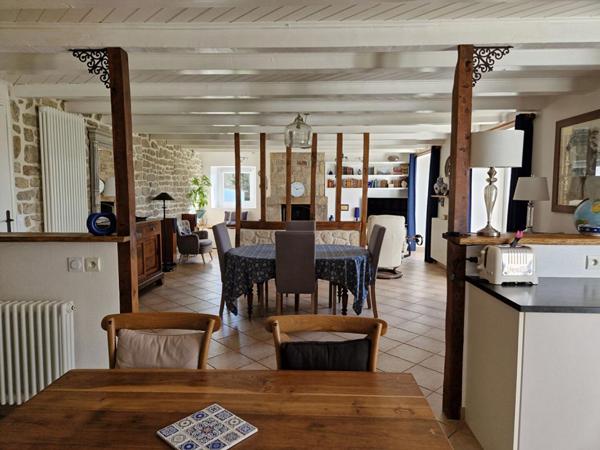 BELLE PROPRIETE EQUESTRE DE 4 HECTARES AVEC UNE CHARMANTE LONGERE TOTALEMENT RENOVEE (186 m2) dans le Morbihan ?. (15 min de Lorient)Propriété equestre Caudan 6 pièce(s) 187 m2