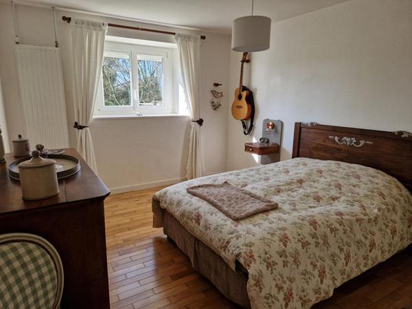 BELLE PROPRIETE EQUESTRE DE 4 HECTARES AVEC UNE CHARMANTE LONGERE TOTALEMENT RENOVEE (186 m2) dans le Morbihan ?. (15 min de Lorient)Propriété equestre Caudan 6 pièce(s) 187 m2