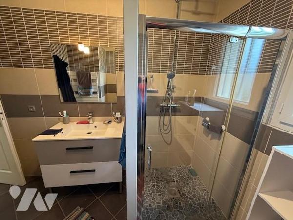 PROCHE BROGLIE BERNAY ORBEC MAISON PLAIN PIED AUX PRESTATIONS DE QUALITES 3 CH DOUBLE GARAGE.