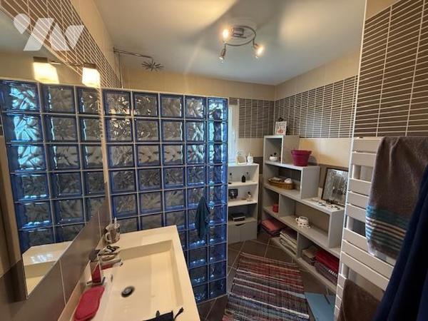 PROCHE BROGLIE BERNAY ORBEC MAISON PLAIN PIED AUX PRESTATIONS DE QUALITES 3 CH DOUBLE GARAGE.