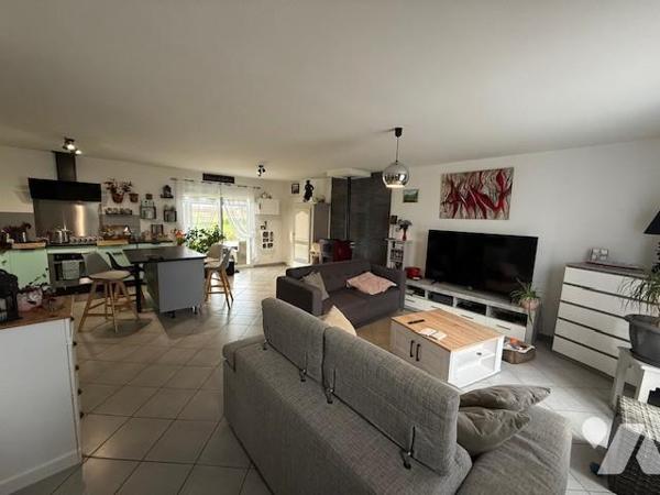 PROCHE BROGLIE BERNAY ORBEC MAISON PLAIN PIED AUX PRESTATIONS DE QUALITES 3 CH DOUBLE GARAGE.