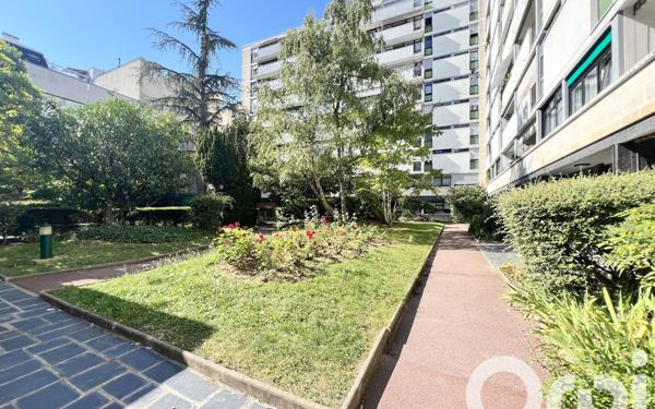 Appartement à vendre    4 pièces • 73,09 m2 Paris 20