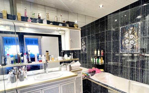 Appartement à vendre    4 pièces • 73,09 m2 Paris 20