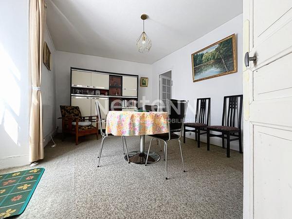 EXCLUSIVITE ! Immeuble en pierre a renover avec local commercial dans le centre de Tence