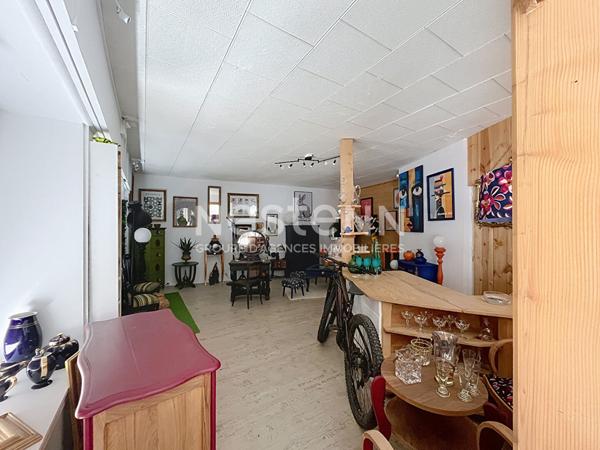 EXCLUSIVITE ! Immeuble en pierre a renover avec local commercial dans le centre de Tence