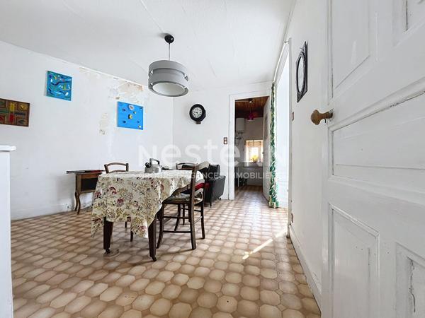 EXCLUSIVITE ! Immeuble en pierre a renover avec local commercial dans le centre de Tence